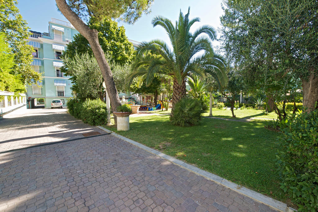 Hotel Garden Cattolica Ngoại thất bức ảnh